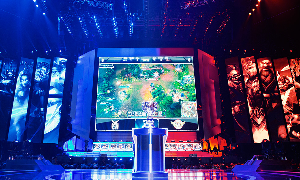 电竞选手实力分析：宝蓝直播评价Kanavi世界冠军潜力，左手LPL中单成长与Chovy夺冠前景展望